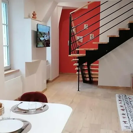 Neuf Dans * ラ・ブルブール