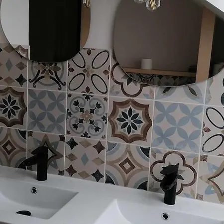 Neuf Dans アパート